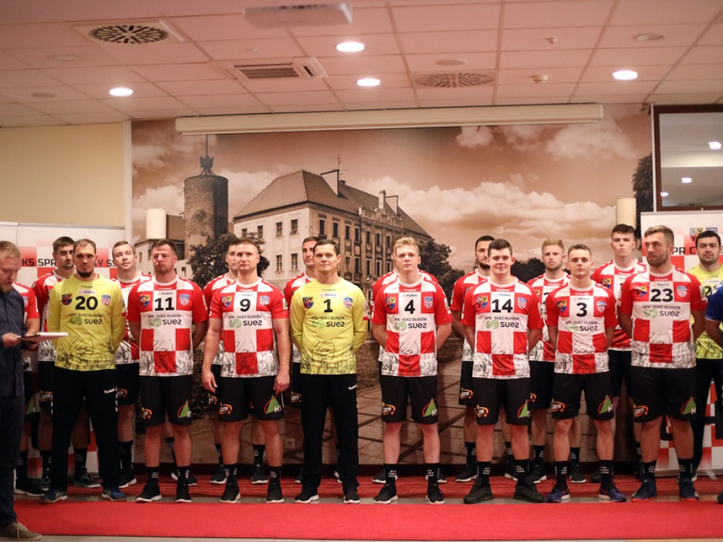 Chrobry zaprezentował się kibicom. Grają o minimum ósme miejsce