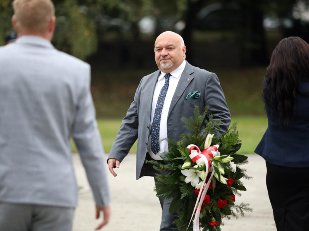 Chwała bohaterom!Nigdy więcej wojny
