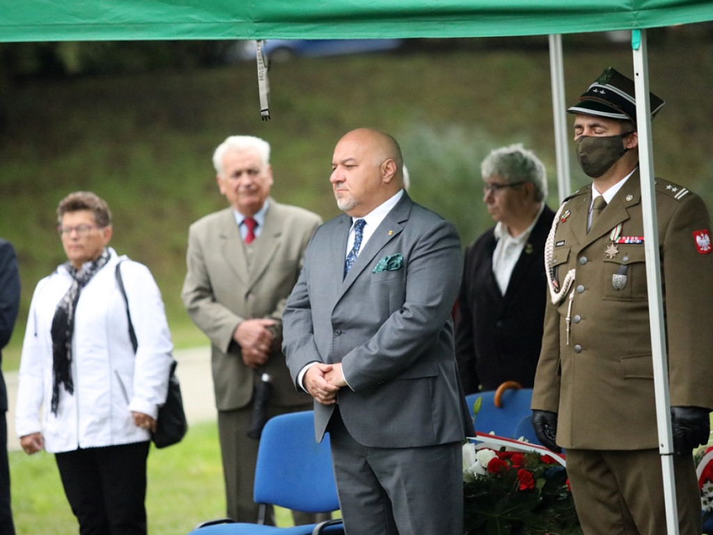 Chwała bohaterom!Nigdy więcej wojny