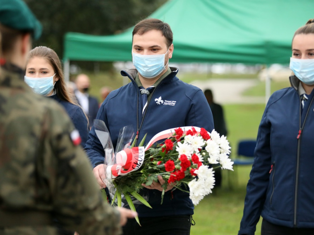 Chwała bohaterom!Nigdy więcej wojny