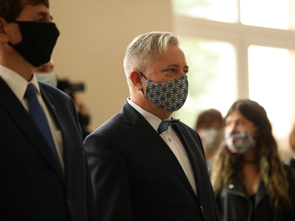 Witaj szkoło! Oficjalne rozpoczęcie roku w maseczkach i przyłbicach