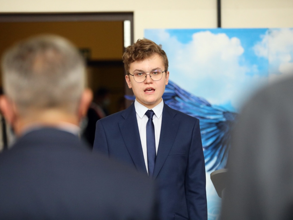 Witaj szkoło! Oficjalne rozpoczęcie roku w maseczkach i przyłbicach
