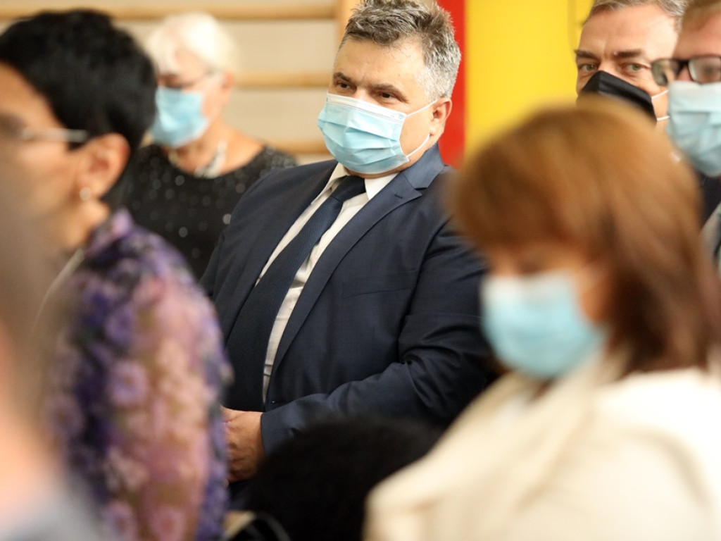 Witaj szkoło! Oficjalne rozpoczęcie roku w maseczkach i przyłbicach