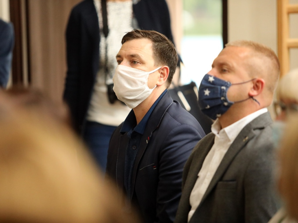 Witaj szkoło! Oficjalne rozpoczęcie roku w maseczkach i przyłbicach