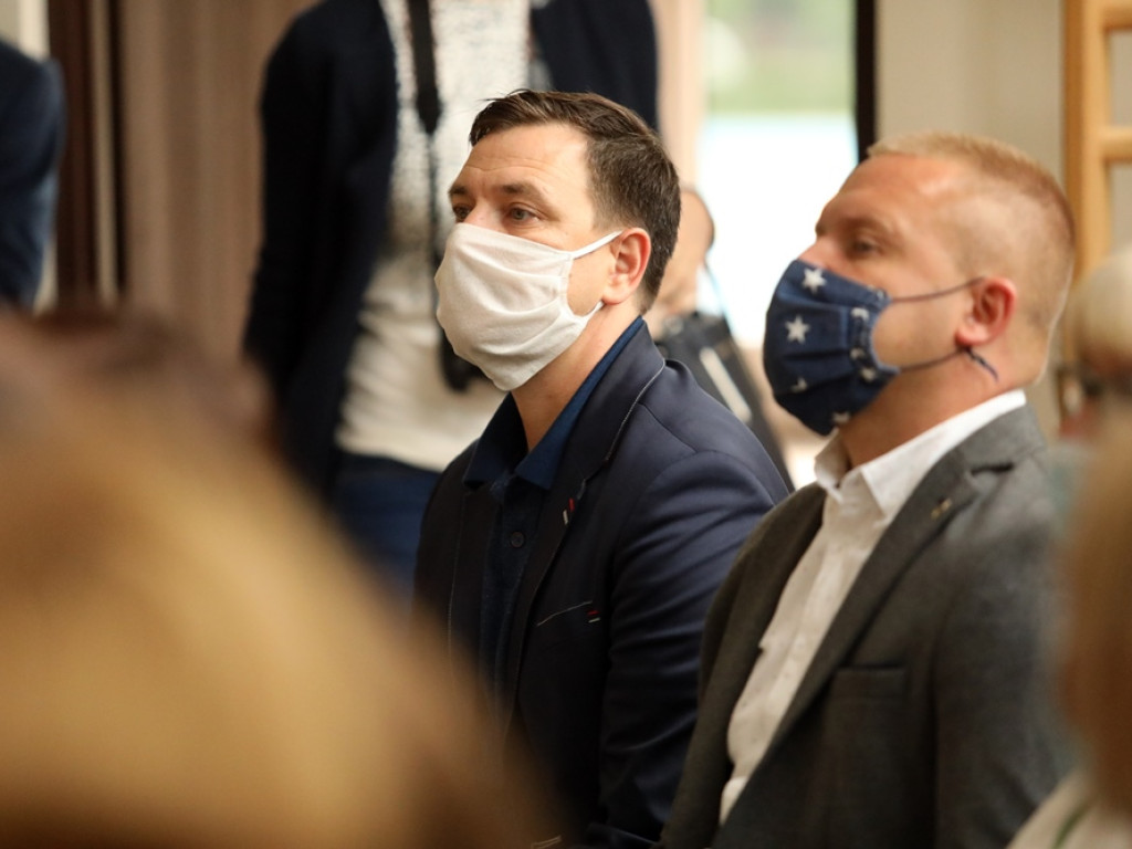 Witaj szkoło! Oficjalne rozpoczęcie roku w maseczkach i przyłbicach