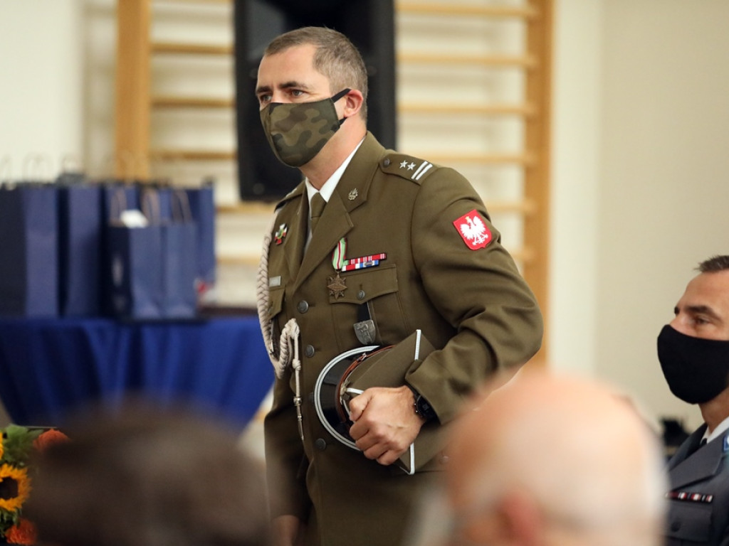 Witaj szkoło! Oficjalne rozpoczęcie roku w maseczkach i przyłbicach