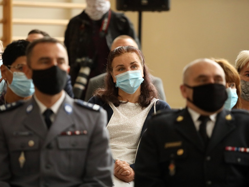 Witaj szkoło! Oficjalne rozpoczęcie roku w maseczkach i przyłbicach