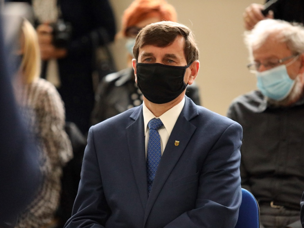 Witaj szkoło! Oficjalne rozpoczęcie roku w maseczkach i przyłbicach