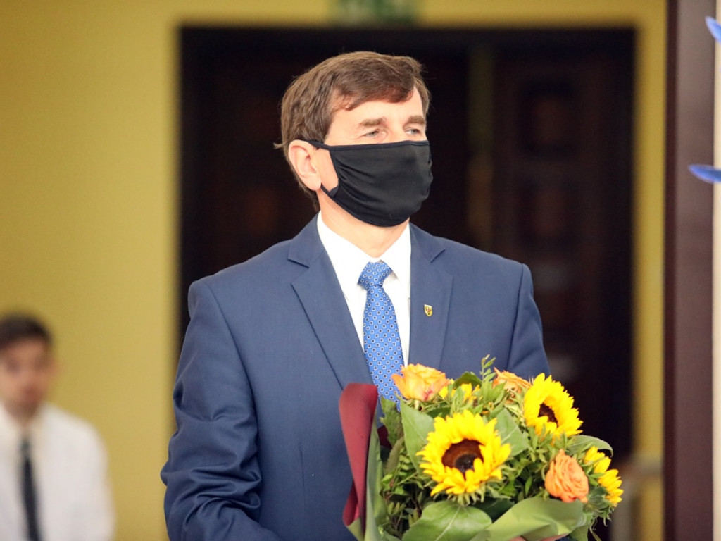 Witaj szkoło! Oficjalne rozpoczęcie roku w maseczkach i przyłbicach