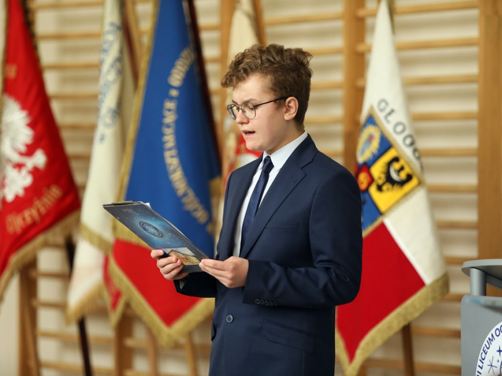 Witaj szkoło! Oficjalne rozpoczęcie roku w maseczkach i przyłbicach