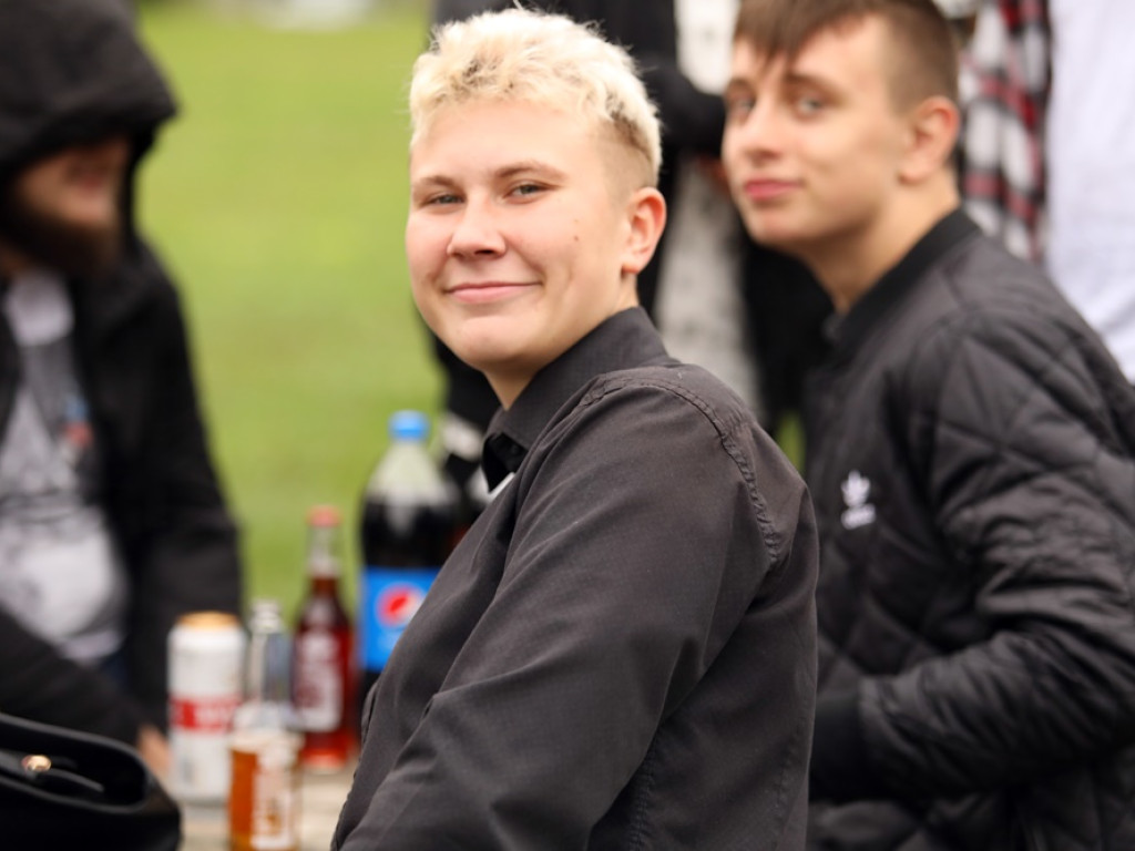 Jest impreza na ławeczkach. Uczniowie: Tradycja przekazywana z pokolenia na pokolenie