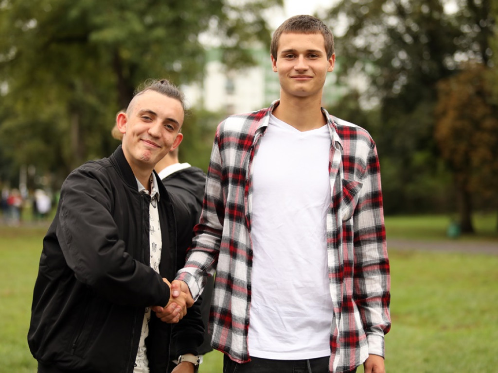 Jest impreza na ławeczkach. Uczniowie: Tradycja przekazywana z pokolenia na pokolenie