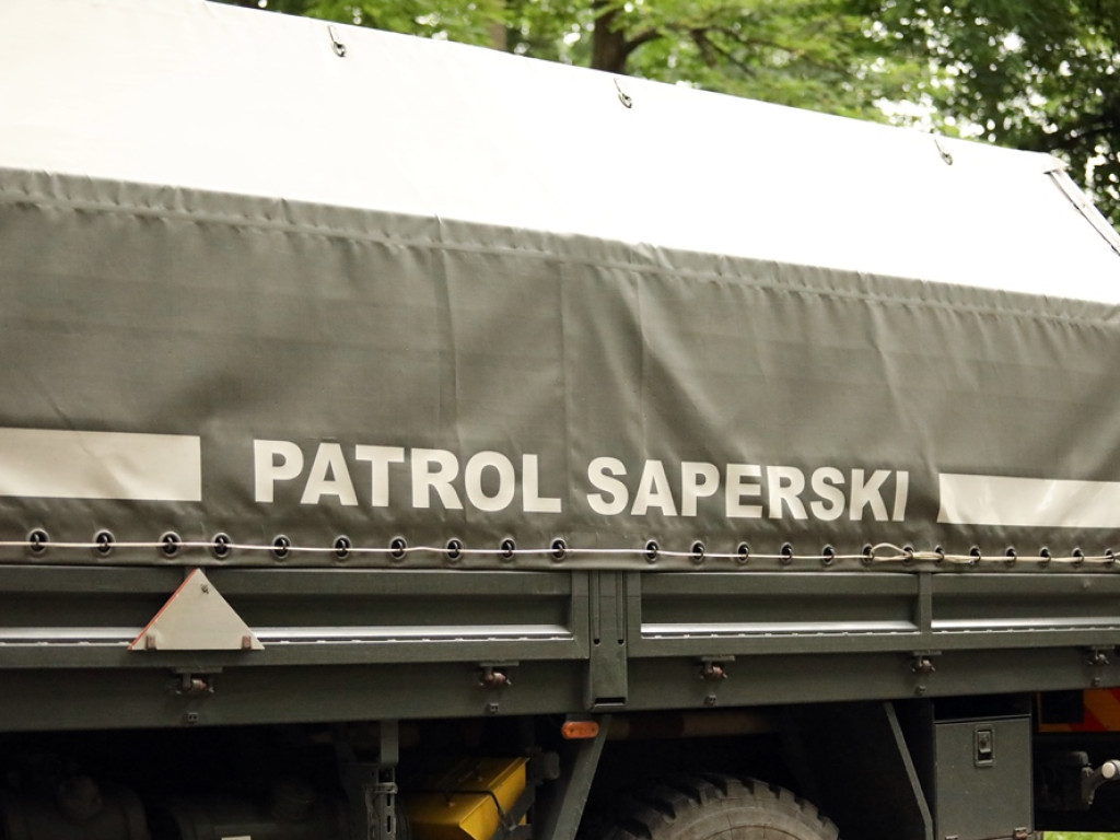 Saperzy wydobyli duży niewybuch przy DK 12. Ruch stanął, ewakuowali ludzi