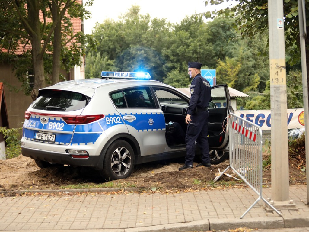 Saperzy wydobyli duży niewybuch przy DK 12. Ruch stanął, ewakuowali ludzi