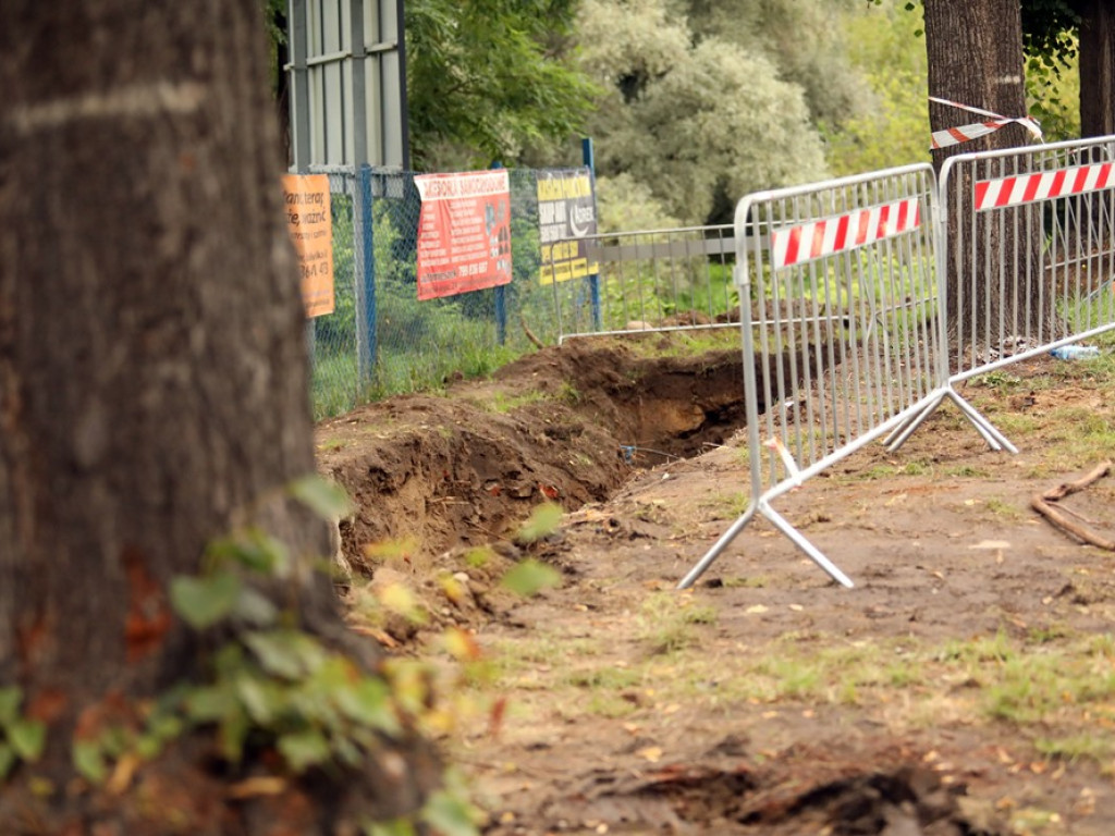 Saperzy wydobyli duży niewybuch przy DK 12. Ruch stanął, ewakuowali ludzi
