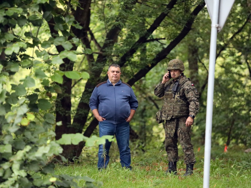 Saperzy wydobyli duży niewybuch przy DK 12. Ruch stanął, ewakuowali ludzi