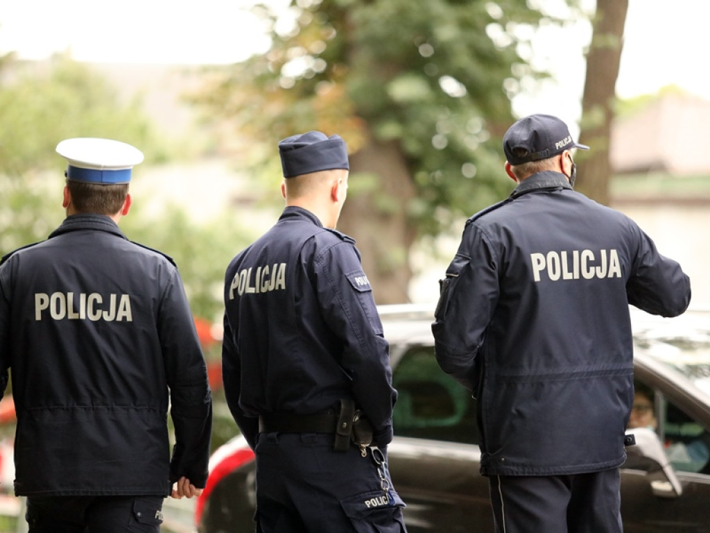 Saperzy wydobyli duży niewybuch przy DK 12. Ruch stanął, ewakuowali ludzi