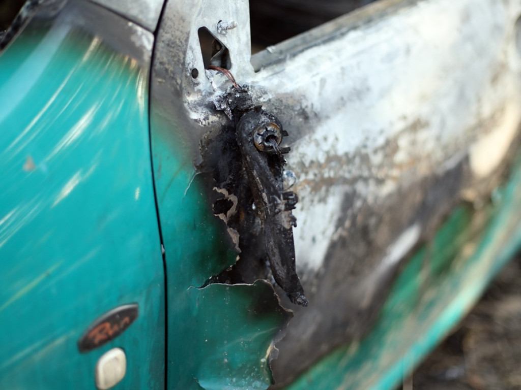 Skoda spłonęła doszczętnie. Mieszkańcy: Wyglądała na porzuconą. Chyba komuś przeszkadzała