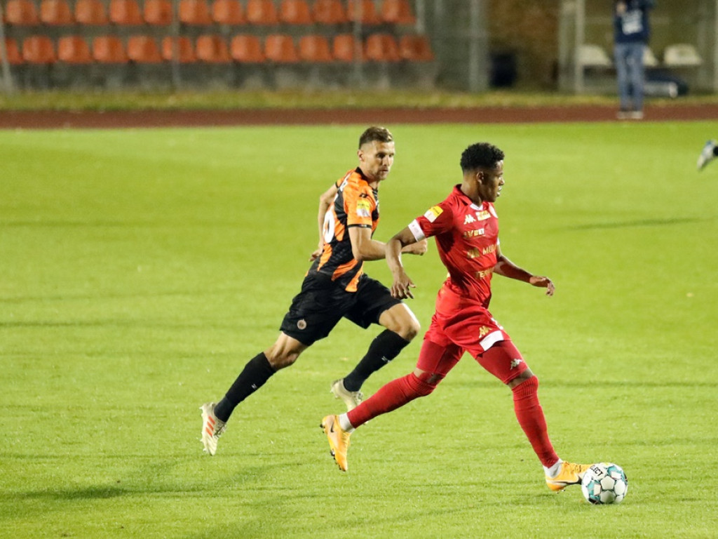 Chrobry ograł Widzew! Święto na trybunach, radość na murawie