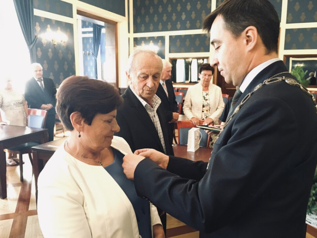 Sto lat! Listy gratulacyjne i medale za wzorowe małżeństwa