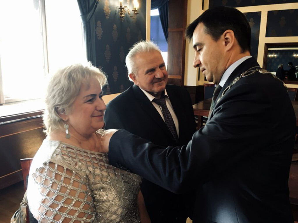 Sto lat! Listy gratulacyjne i medale za wzorowe małżeństwa
