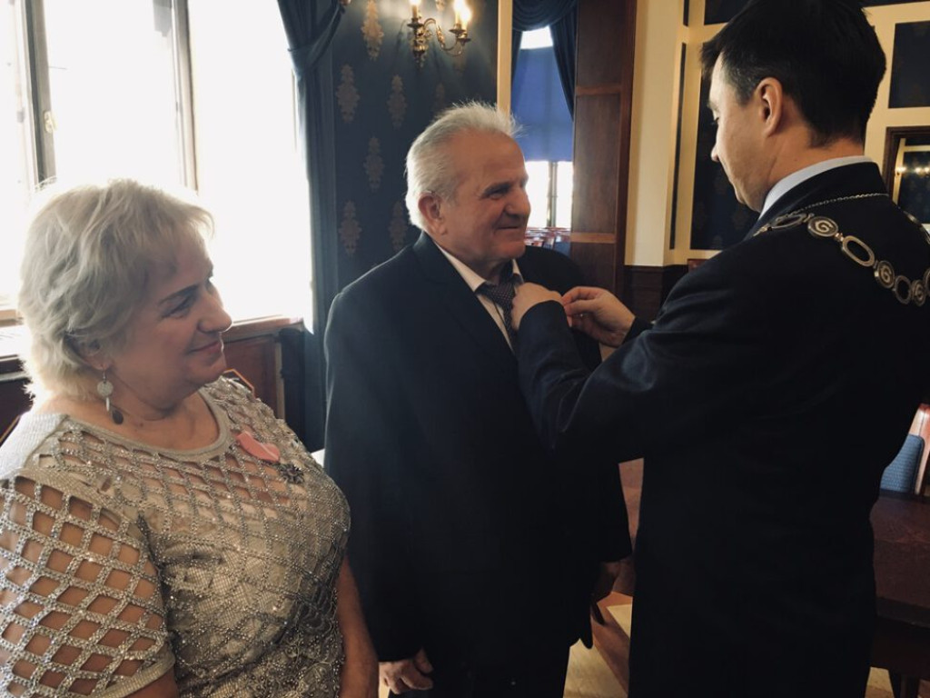 Sto lat! Listy gratulacyjne i medale za wzorowe małżeństwa