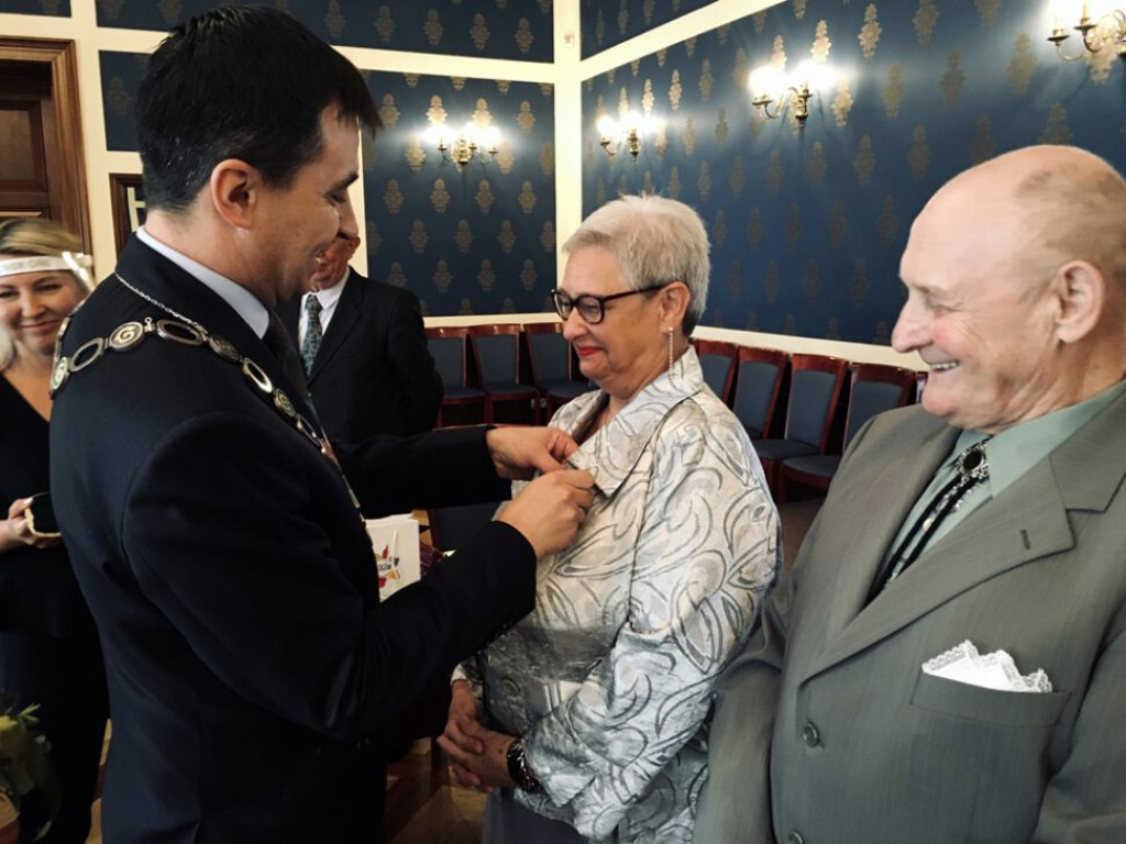 Sto lat! Listy gratulacyjne i medale za wzorowe małżeństwa
