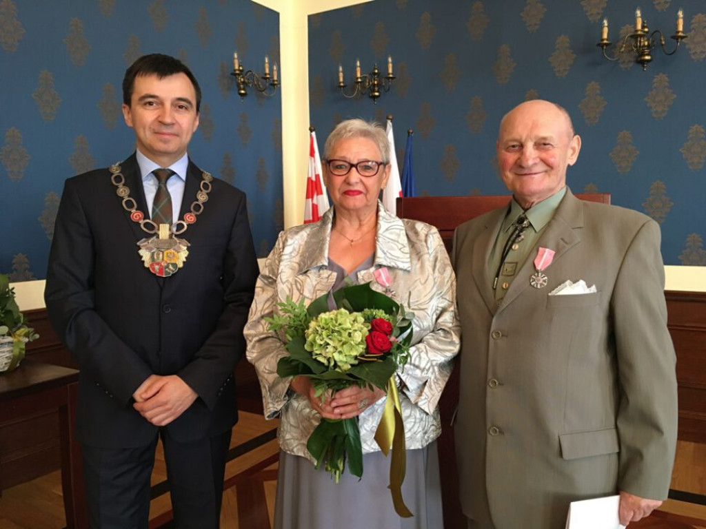 Sto lat! Listy gratulacyjne i medale za wzorowe małżeństwa