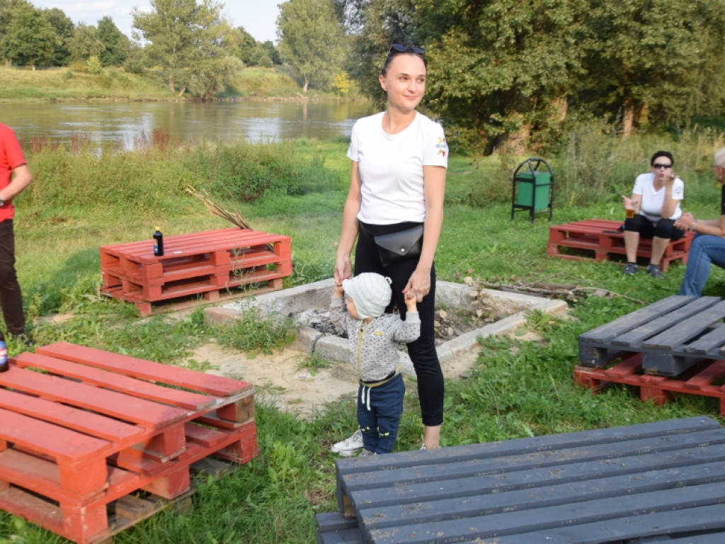 Nad Odrą trwa integracja głogowian z kijkami. Jest wesoło!