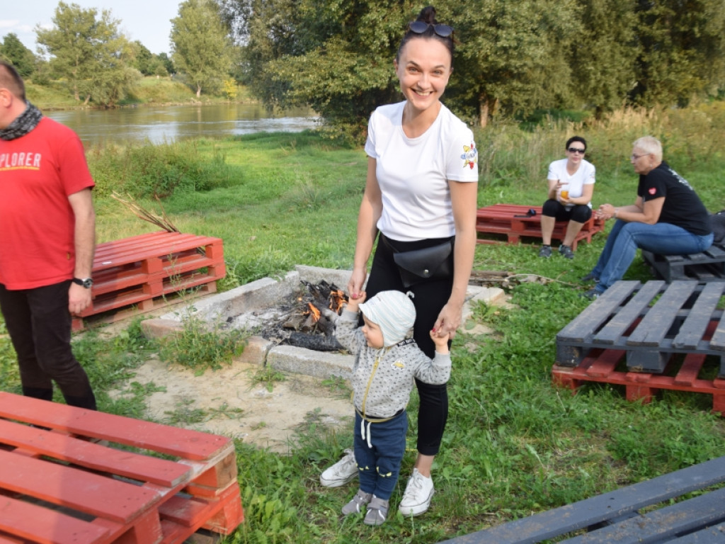 Nad Odrą trwa integracja głogowian z kijkami. Jest wesoło!