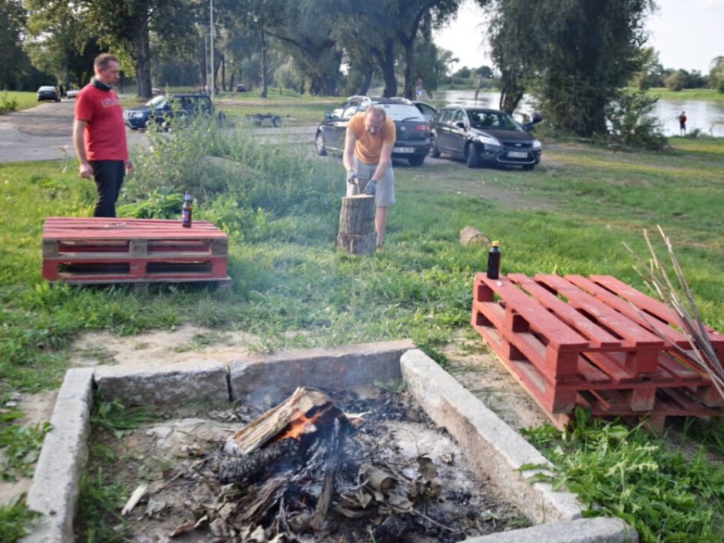 Nad Odrą trwa integracja głogowian z kijkami. Jest wesoło!