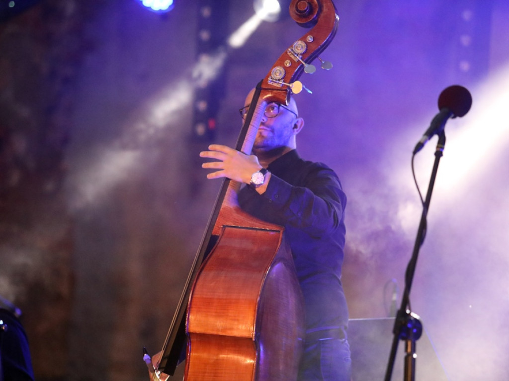 Jazz w ruinach kościoła. Adamczak: Oby nie weszły takie obostrzenia, że będzie trzeba grać w piwnicach