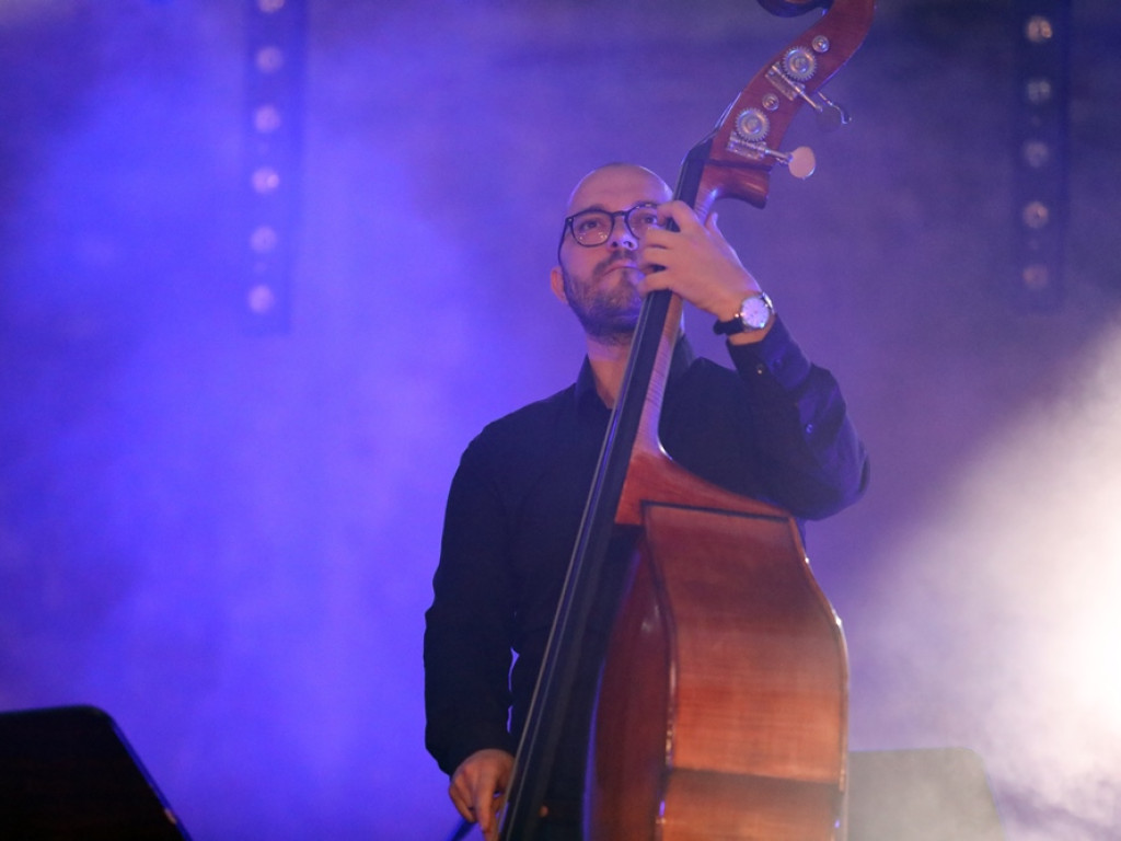 Jazz w ruinach kościoła. Adamczak: Oby nie weszły takie obostrzenia, że będzie trzeba grać w piwnicach