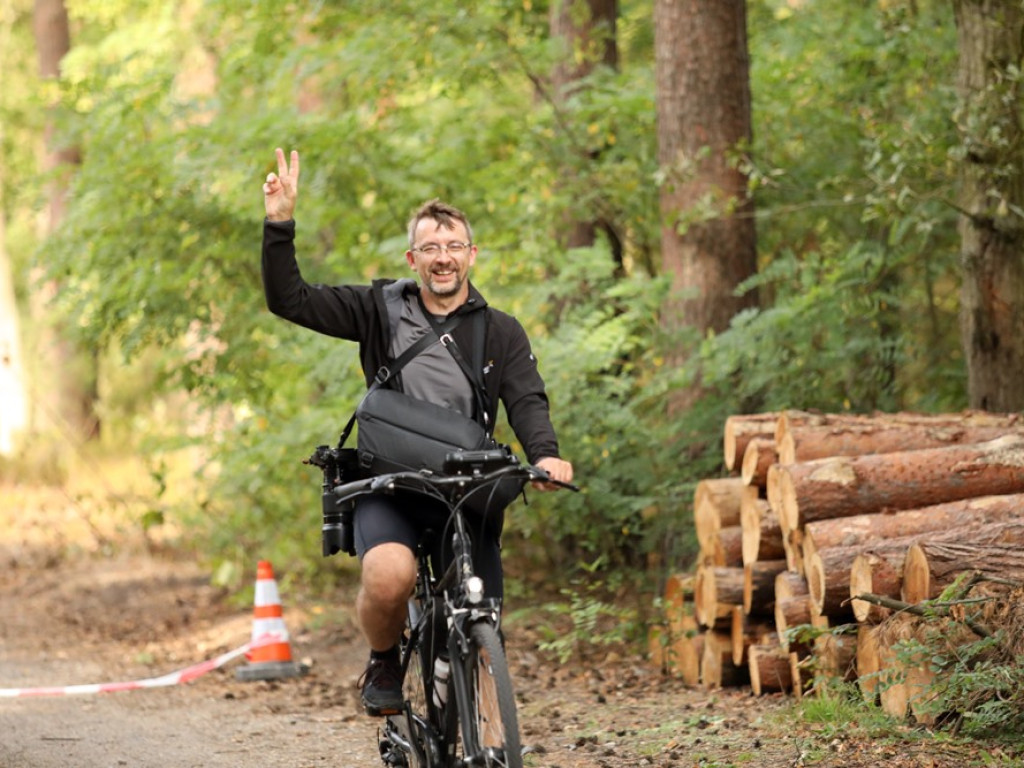 Sportowa rywalizacja w Leśnej Dolinie. Uśmiechy na twarzach, medale w rękach