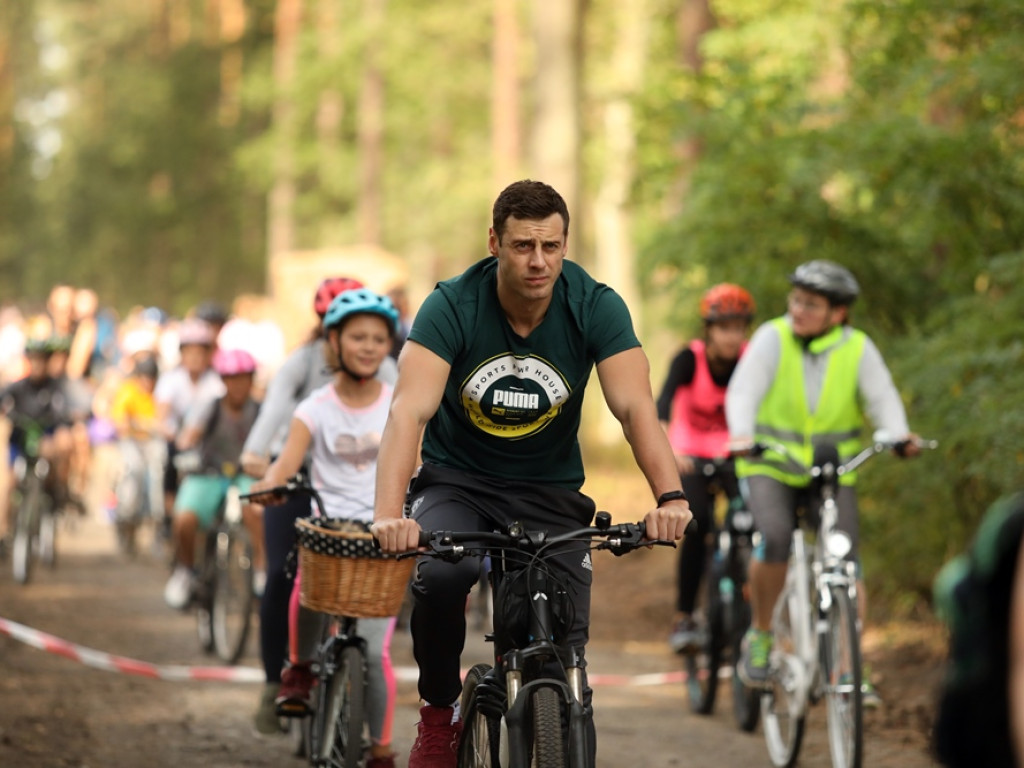 Sportowa rywalizacja w Leśnej Dolinie. Uśmiechy na twarzach, medale w rękach