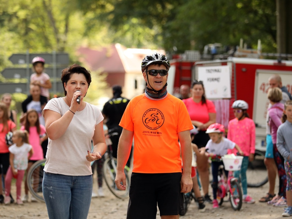 Sportowa rywalizacja w Leśnej Dolinie. Uśmiechy na twarzach, medale w rękach