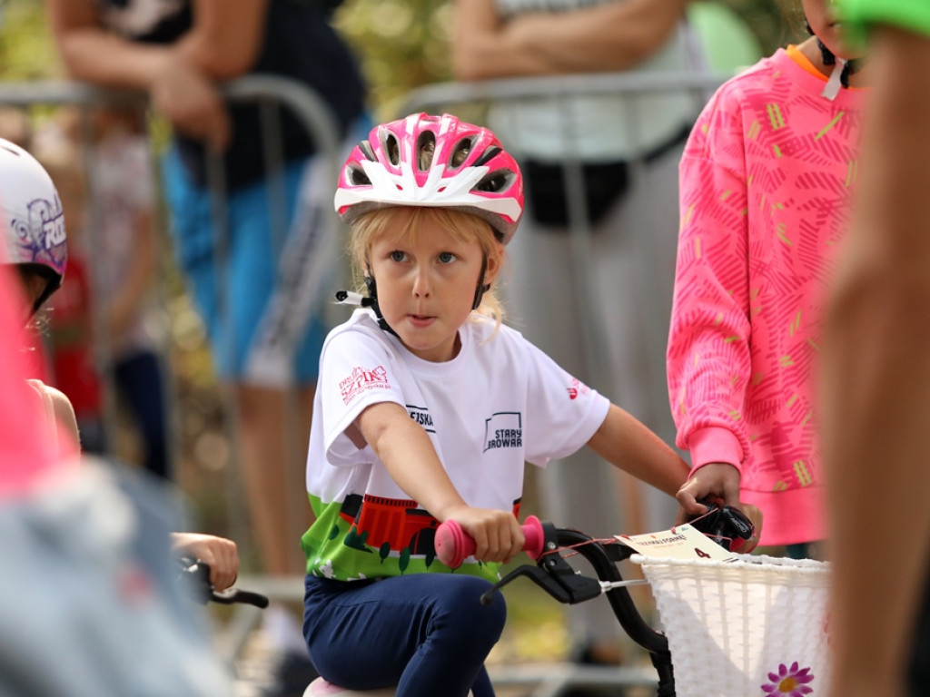 Sportowa rywalizacja w Leśnej Dolinie. Uśmiechy na twarzach, medale w rękach