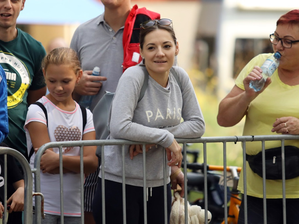 Sportowa rywalizacja w Leśnej Dolinie. Uśmiechy na twarzach, medale w rękach