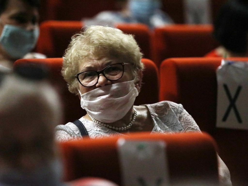 320 seniorów na UTW. Gross: Boimy się o naszych słuchaczy, bo to są seniorzy