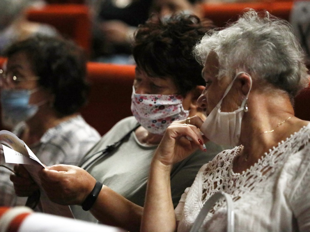 320 seniorów na UTW. Gross: Boimy się o naszych słuchaczy, bo to są seniorzy
