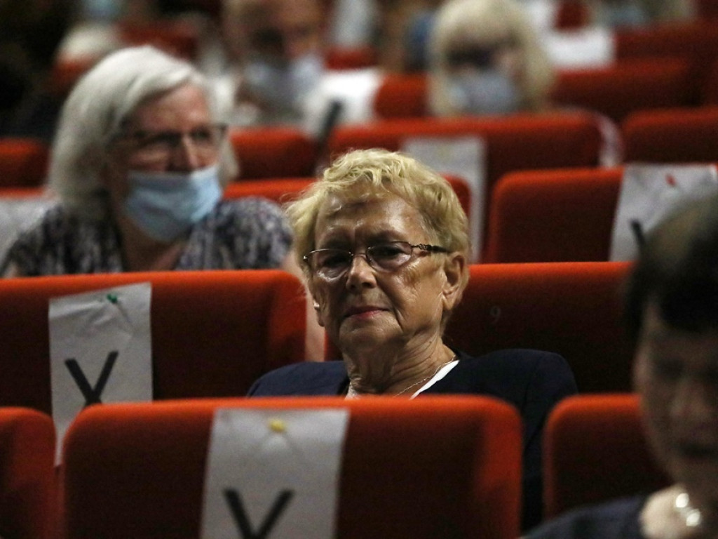 320 seniorów na UTW. Gross: Boimy się o naszych słuchaczy, bo to są seniorzy