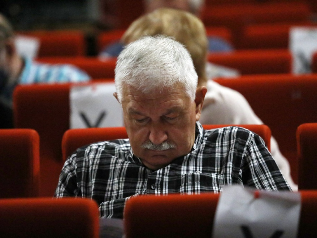 320 seniorów na UTW. Gross: Boimy się o naszych słuchaczy, bo to są seniorzy
