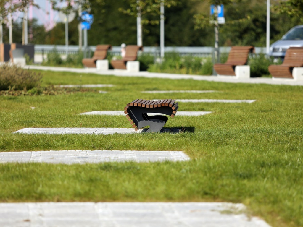 Krzaki na pół metra, więc ludzie pytają, kto zadba o Bulwar Nadodrzański?