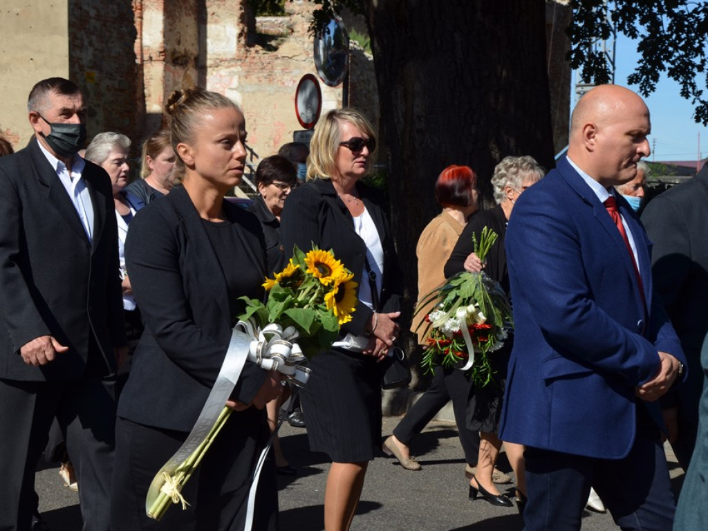 Biskup przyjechał na pogrzeb księdza z małej parafii