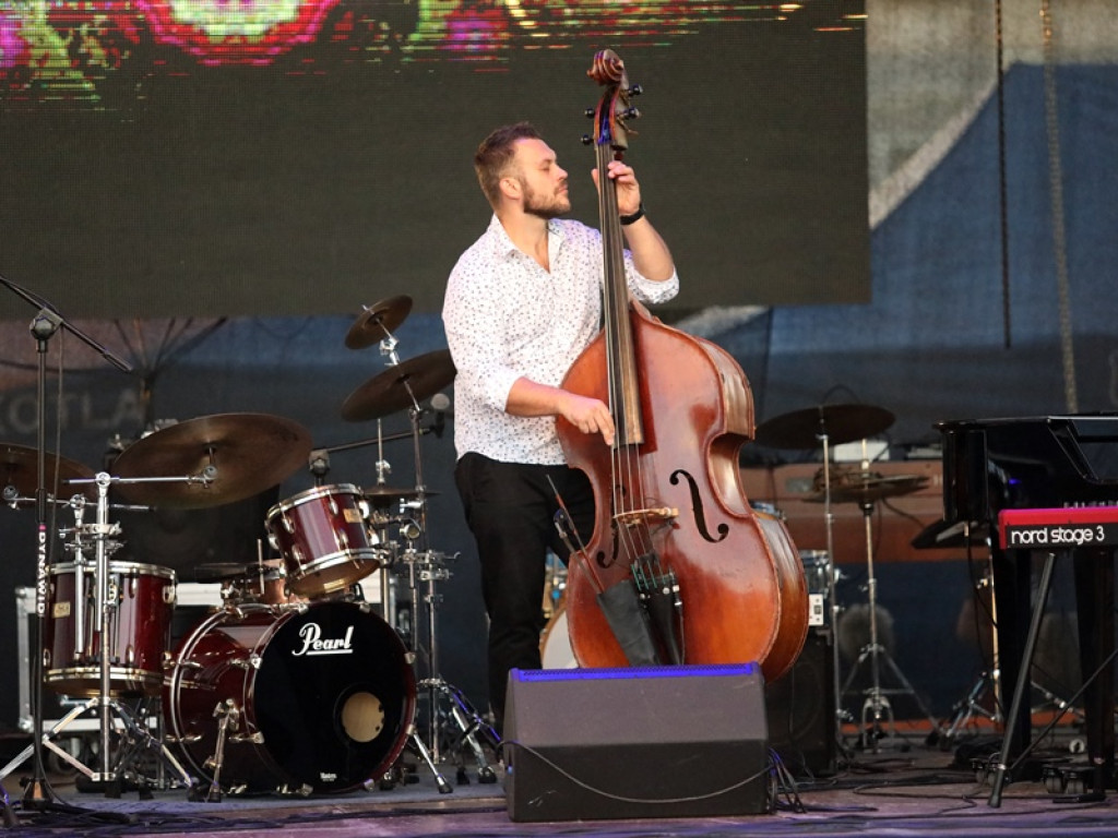 Jazz na Bulwarze Nadodrzańskim przy zachodzie słońca