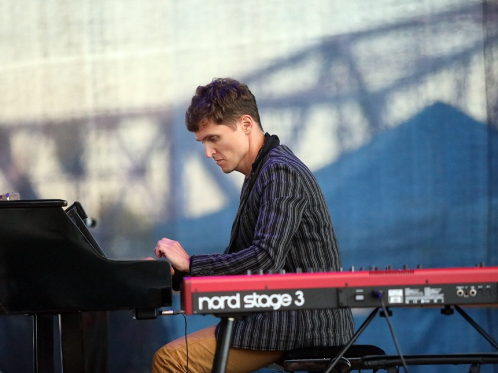 Jazz na Bulwarze Nadodrzańskim przy zachodzie słońca
