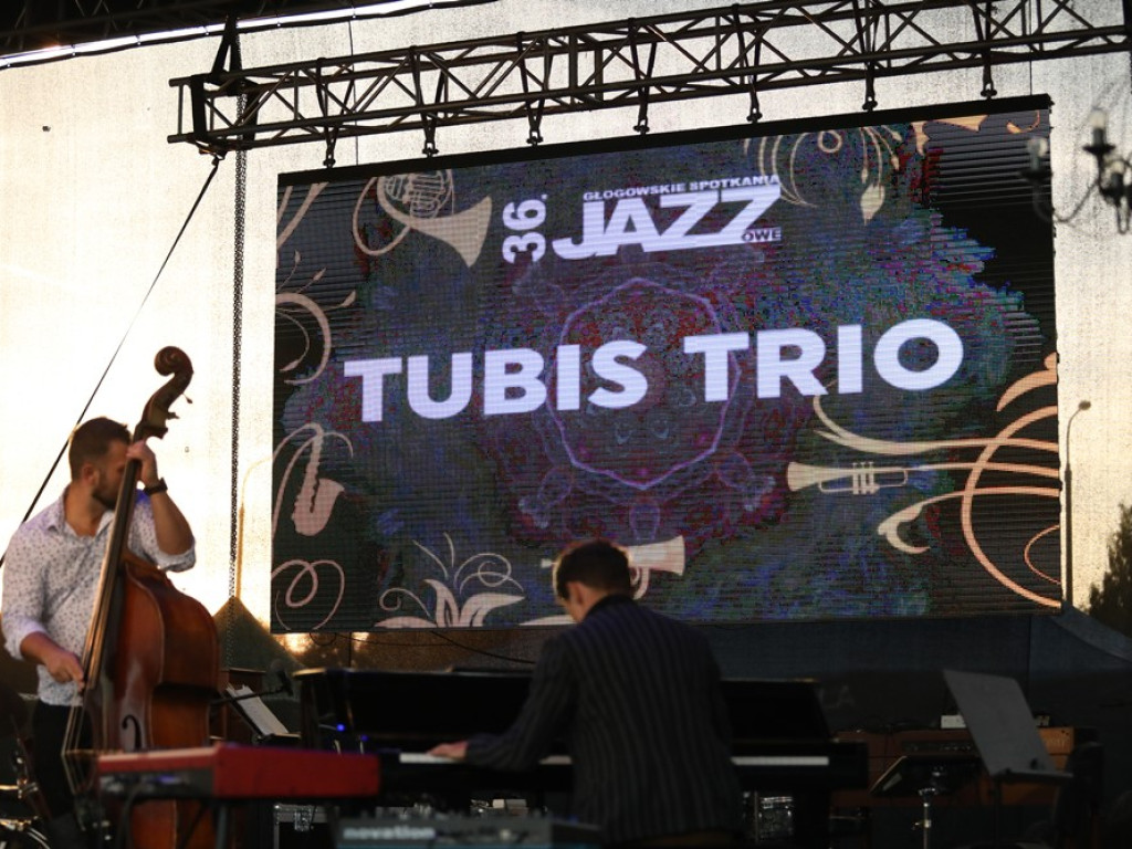 Jazz na Bulwarze Nadodrzańskim przy zachodzie słońca