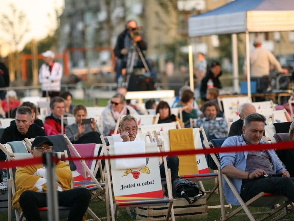 Jazz na Bulwarze Nadodrzańskim przy zachodzie słońca