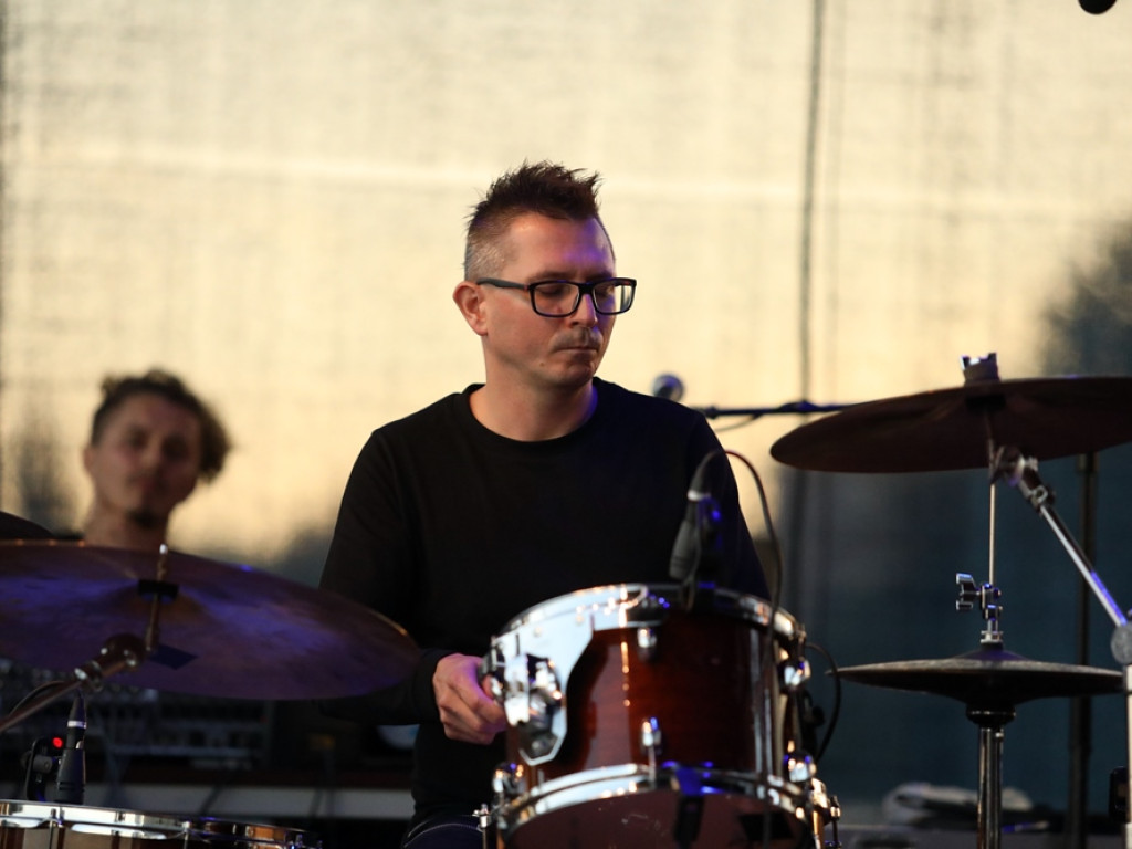 Jazz na Bulwarze Nadodrzańskim przy zachodzie słońca