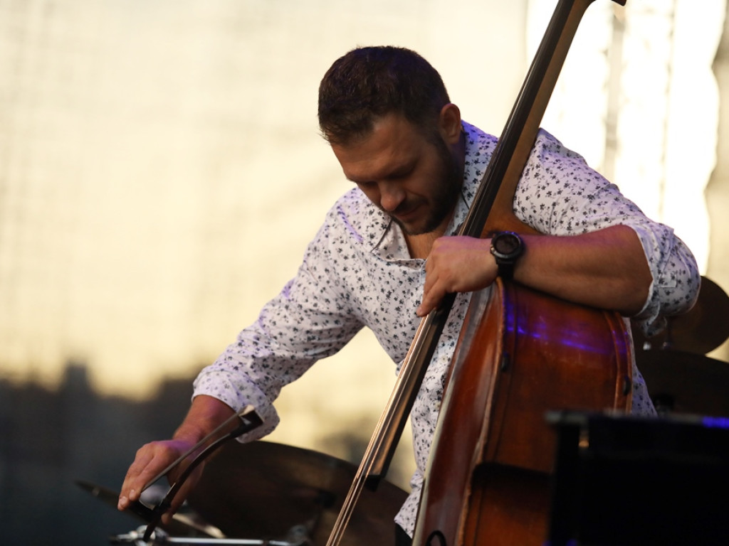 Jazz na Bulwarze Nadodrzańskim przy zachodzie słońca